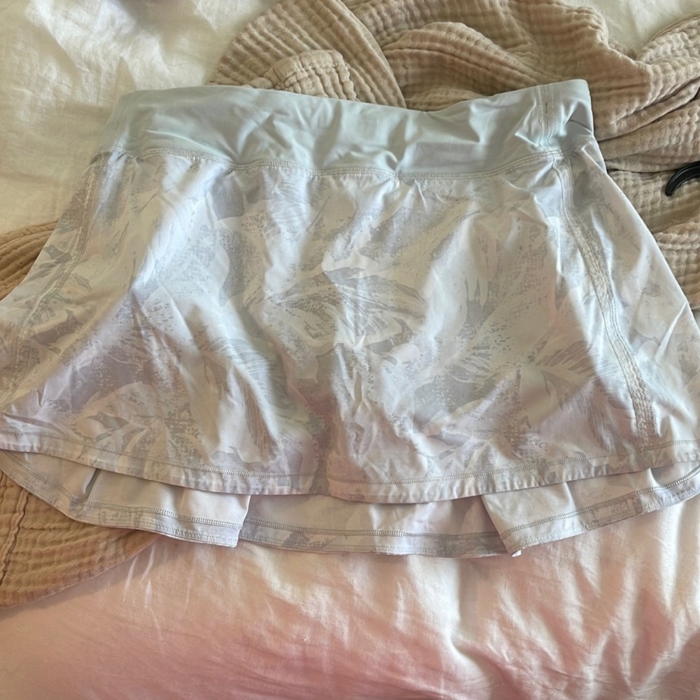 Lululemon skirt - size 10 I think. Splashed pattern. Great condition